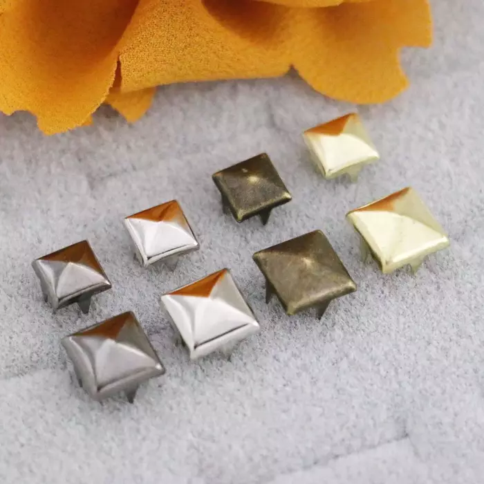 Prong Rivets Square Pyramid